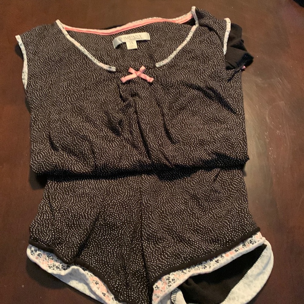 Company Ellen Tracy Summer Short sleeper set.
